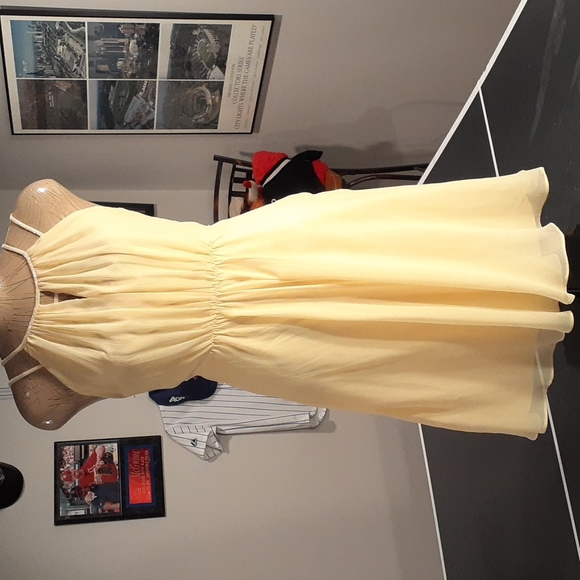 David's Bridal Dresses & Skirts - David Bridal Size 2 Wedding/Formal Dress